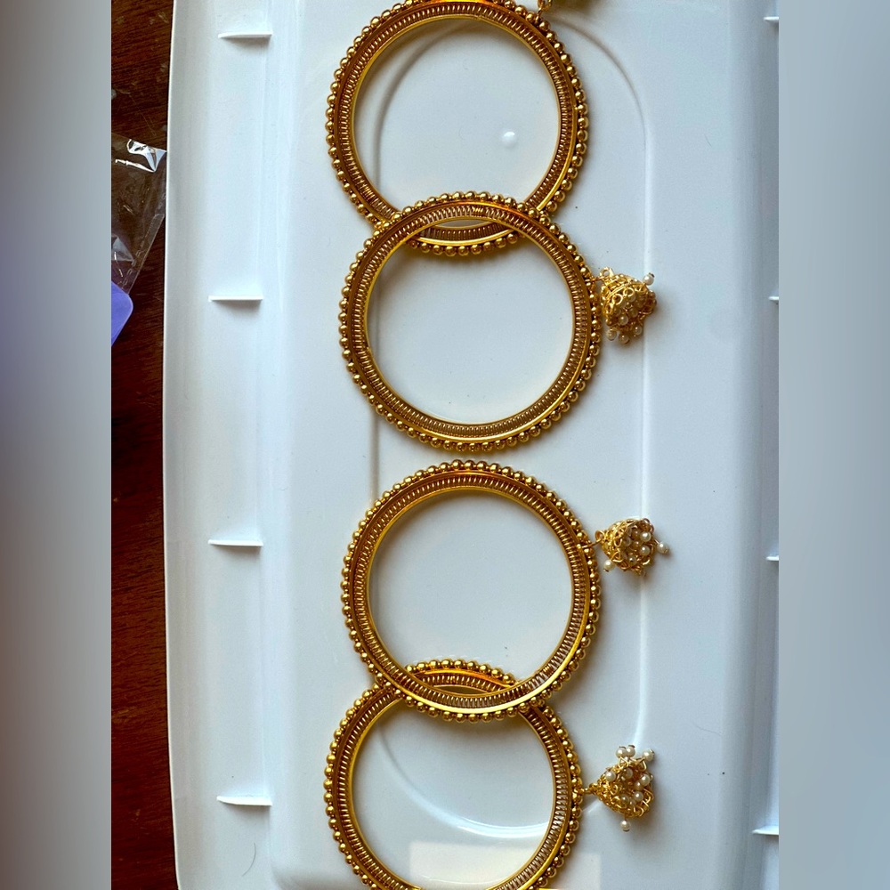 Golden hanging women bracelets